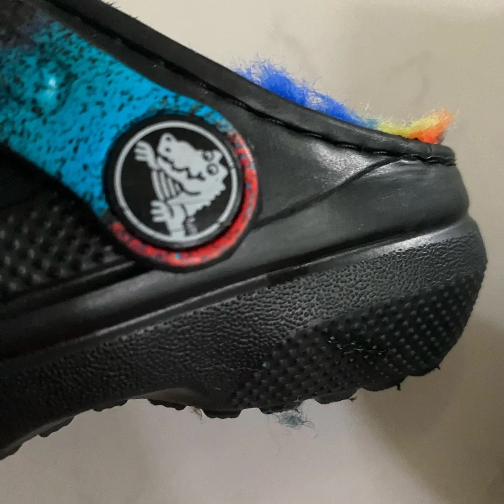 CROCS reposhing this